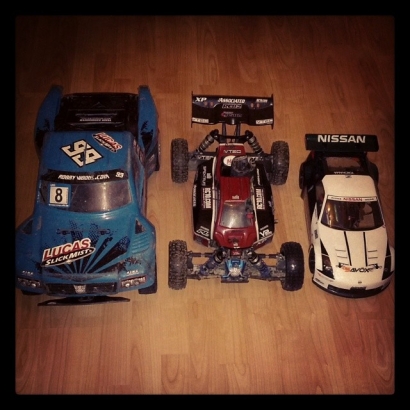 Team Associated Family Picture