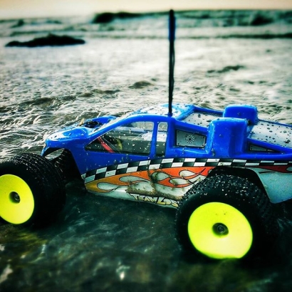 Losi Mini-T at the sea